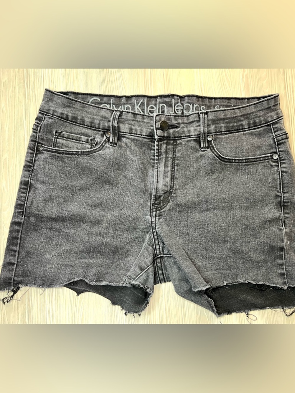 Calvin Klein Jeans Women's Gray Cut Off Denim Shorts Size 29/8 Straight Fit